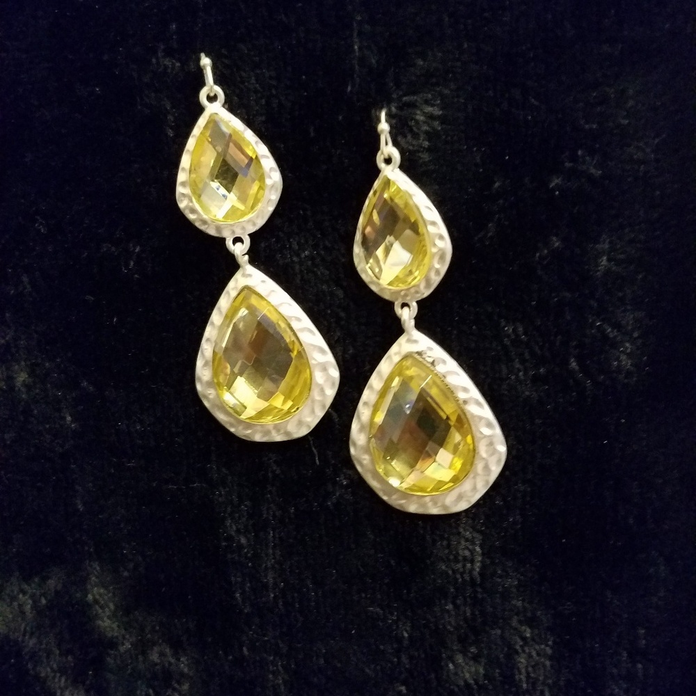 Yellow dangle earrings - Picture 2 of 3